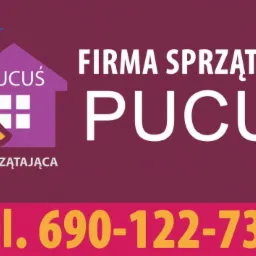 Logo firmy sprzątającej Pucuś z numerem telefonu 690-122-730, przedstawiające pędzel malarski i uproszczony kształt domu z gwiazdkami na fioletowym tle.