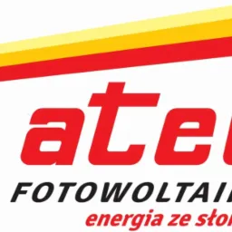 Logo firmy Satel z napisem Fotowoltaika energia ze słońca, z trzema kolorowymi pasami w odcieniach żółci i czerwieni.