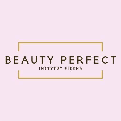 Logo 'Beauty Perfect' - Instytut Piękna. Czarny napis na pudrowo-różowym tle, obramowany złotą, prostokątną ramką. Minimalistyczny, elegancki design.