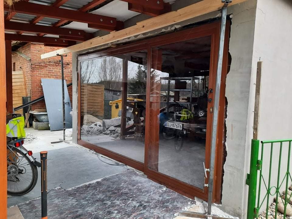 Zlecenie wykonania drzwi przesuwnych wraz z oknem panoramicznym . ;) Wszystko na wymiar