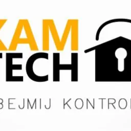 Logo firmy KAM-TECH z hasłem 'OBEJMIJ KONTROLĘ', obok nazwy stylizowany symbol domu z kłódką.