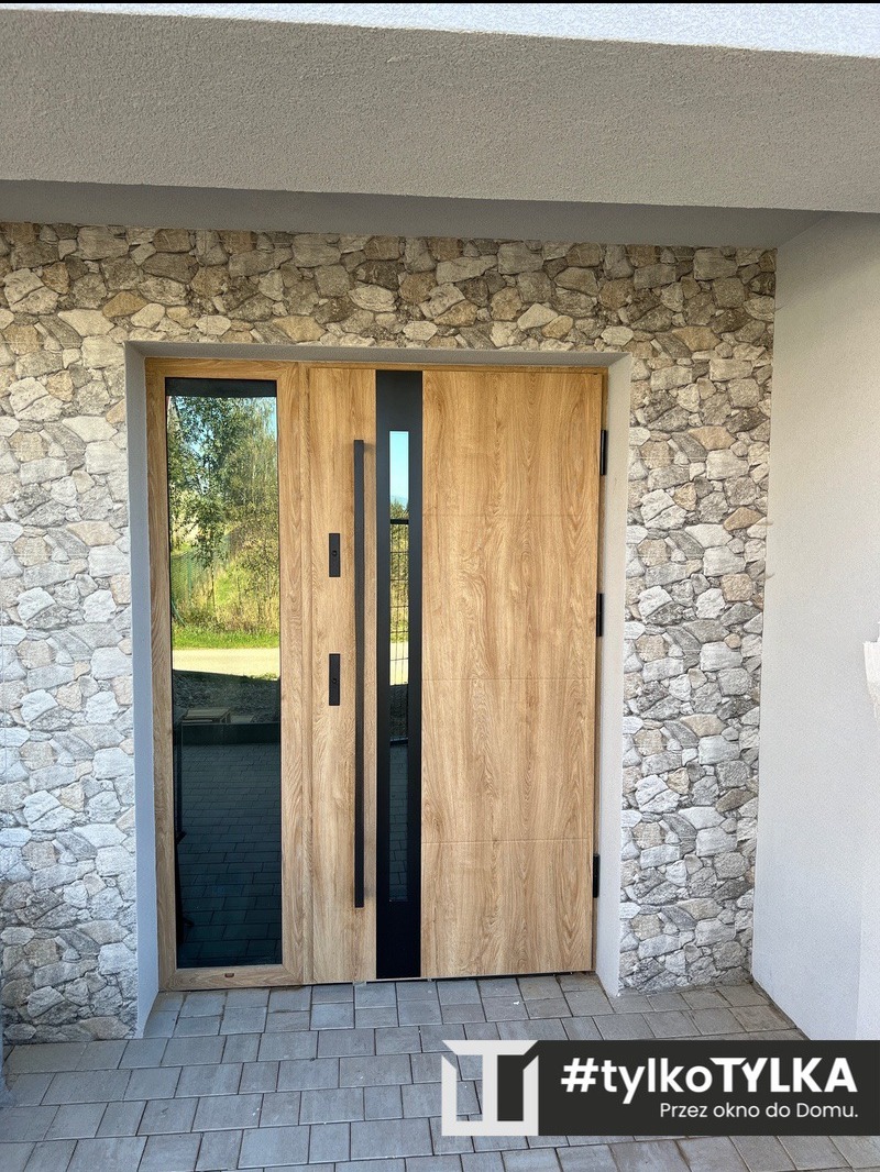 Drzwi z naświetlem