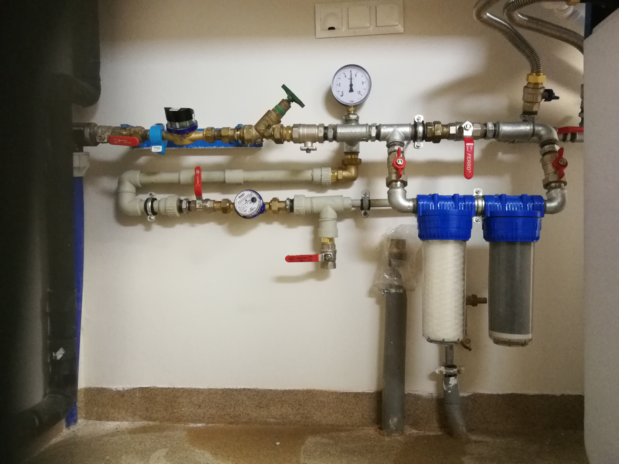 filtry do wody i zmiękczacze kompaktowe również montuje