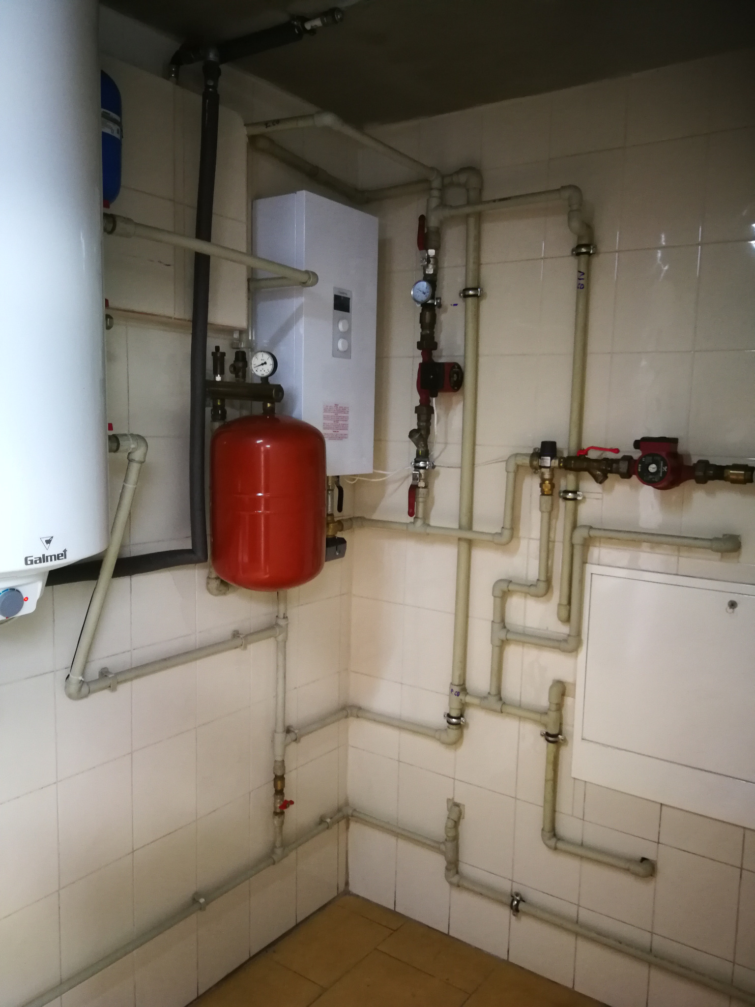 kocioł elektryczny Kospel + bojler 120l , układ podłączony do paneli fotowoltaicznych -Sochaczew