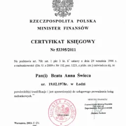 Skan certyfikatu księgowego wydanego przez Ministra Finansów dla Beaty Anny Świecy, z pieczęcią urzędową i podpisem dyrektora Departamentu Rachunkowości Joanny Dadacz.