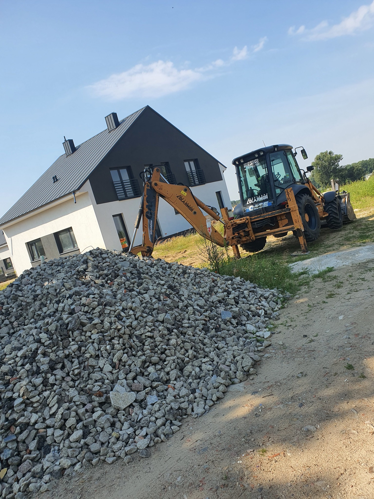 Dobór kruszywa jest dość istotny w procesie wykonywania stabilizacji pod kostkę brukową. Starzyny/ k Kiekrza