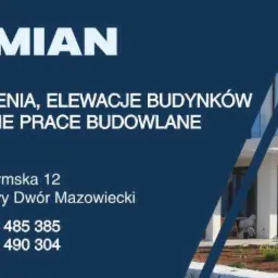 Wizytówka firmy budowlanej POMIAN z ofertą dociepleń i elewacji budynków, adres ul. Zakroczymska 12, Nowy Dwór Mazowiecki oraz numery telefonów na tle nowoczesnego domu z przeszkloną elewacją.