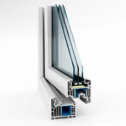 Przekrój ramy okiennej z potrójnym szkleniem, ukazujący wewnętrzną strukturę profili i uszczelnień na białym tle.