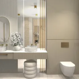 Nowoczesna łazienka w stylu glamour z dwoma owalnymi umywalkami, okrągłymi lustrami w złotych ramach, białymi kwiatami w wazonach i widokiem na zieleń za oknem.