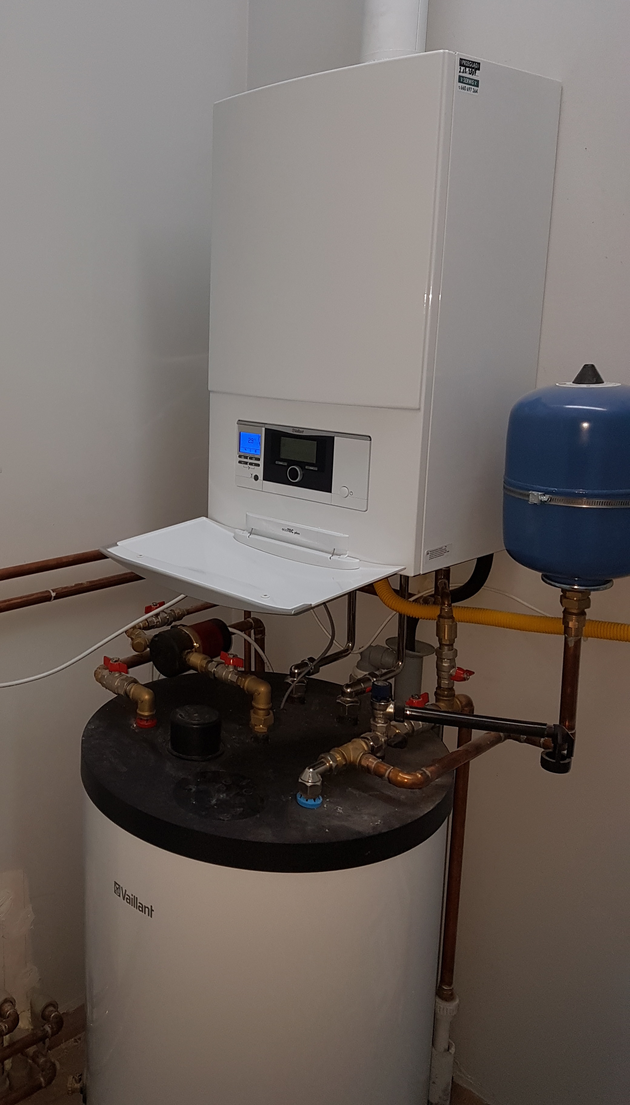 Kocioł gazowy z zasobnikiem CWU.