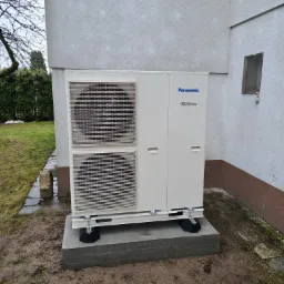 Pompa ciepła Panasonic Aquarea T-CAP 12 KW. Dom z początku lat 90-tych, ogrzewanie grzejnikowe.