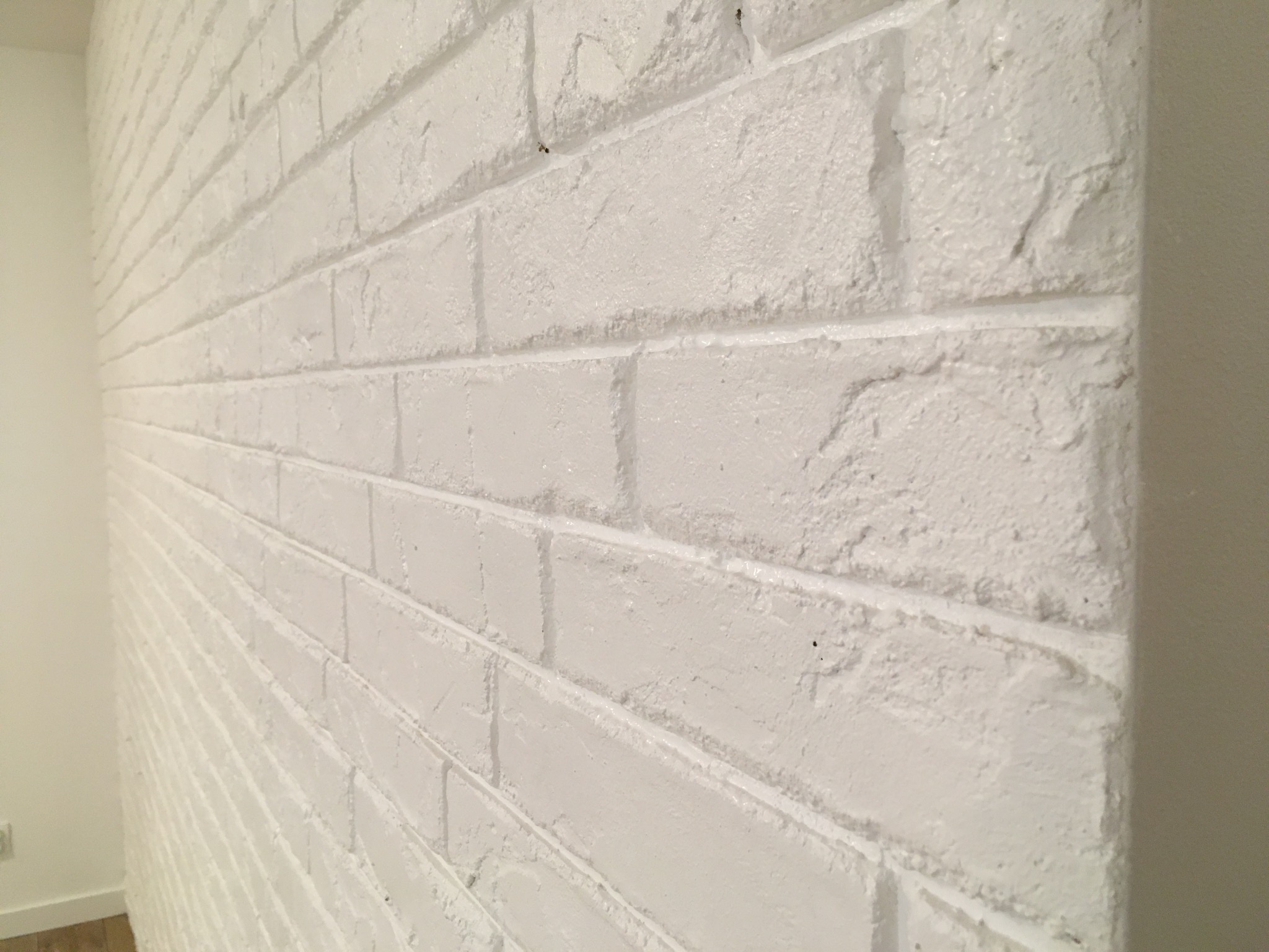 Cegła własnej roboty malowana