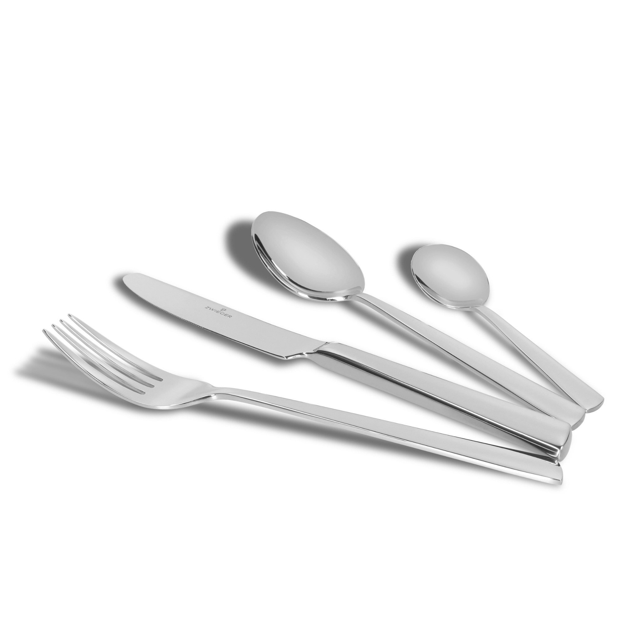 Komplet sztućców marki Zwilling: widelec, nóż, łyżka stołowa i łyżeczka, ułożone na białym tle, oświetlone z góry, rzucające cień.