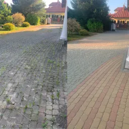 Porównanie kostki brukowej przed i po czyszczeniu: po lewej stronie brudna i porośnięta chwastami, po prawej czysta, w odcieniach beżu i czerwieni, z widocznym wzorem ułożenia.