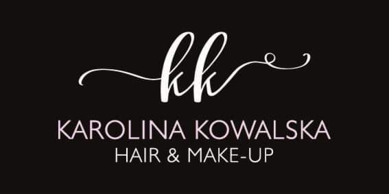 Logo firmy Karolina Kowalska Hair & Make-Up z inicjałami KK w ozdobnej czcionce na czarnym tle.
