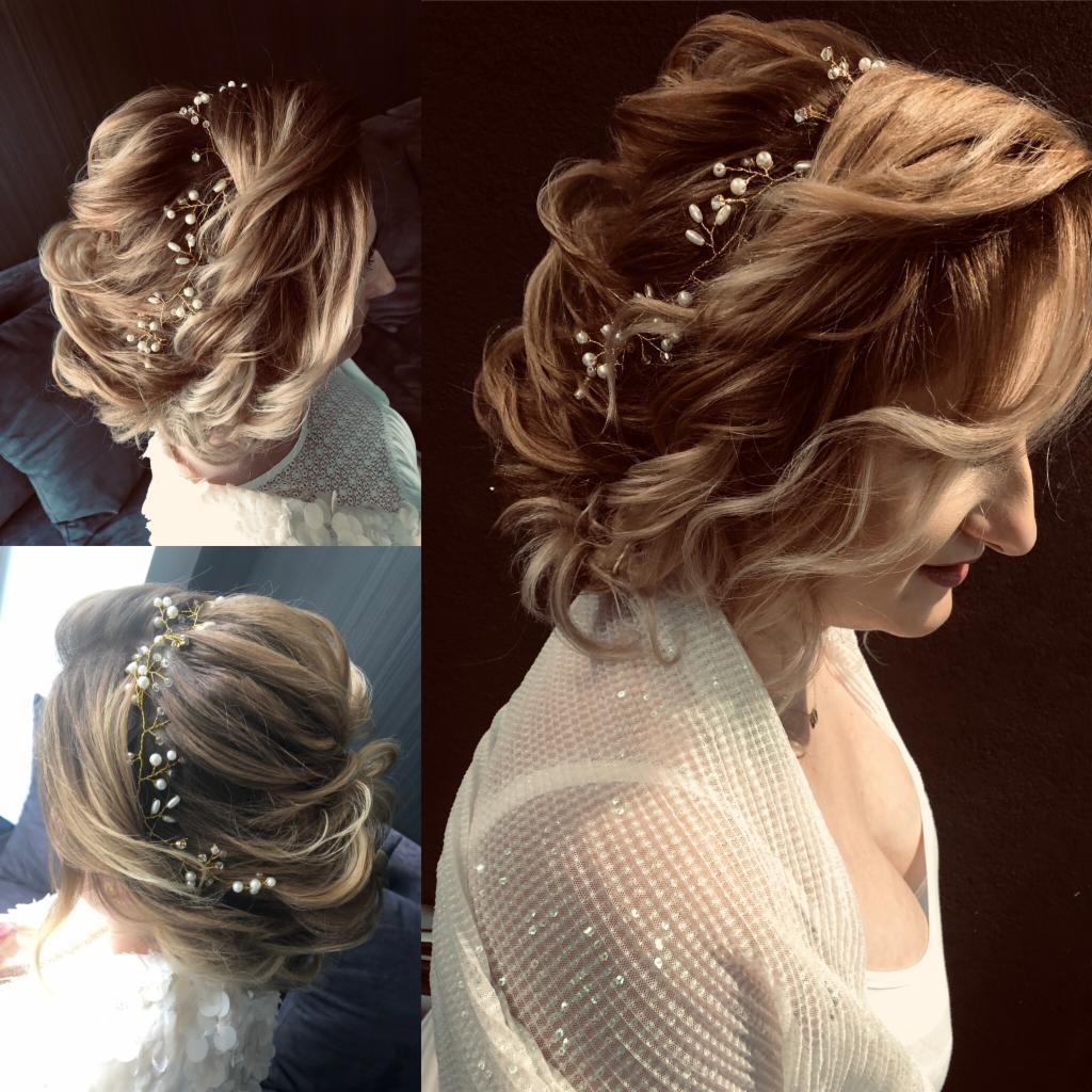 Upięcie ślubne z jasnymi, kręconymi włosami, ozdobione delikatną, złotą opaską z perłami, widoczne z trzech różnych perspektyw.