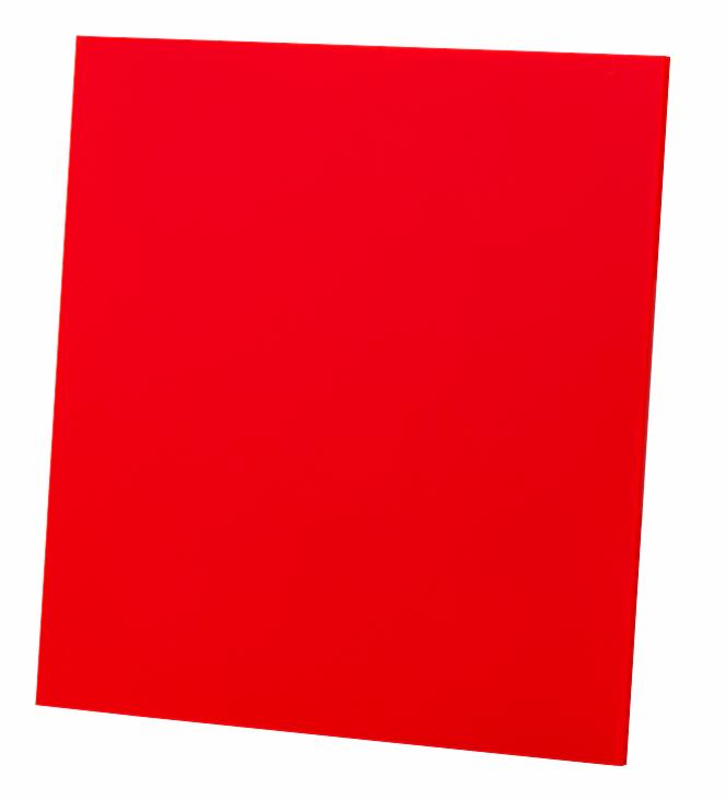 Czerwony, gładki arkusz materiału, ustawiony pod kątem, na białym tle.