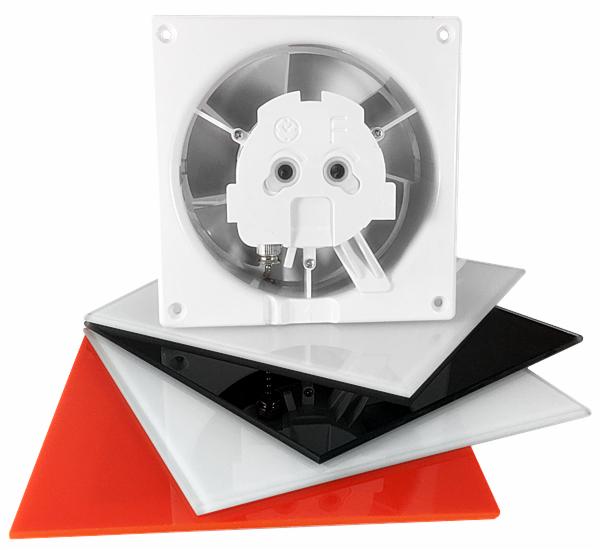 Biały wentylator łazienkowy z przezroczystą obudową i zestawem kolorowych paneli szklanych: pomarańczowym, białym i czarnym.