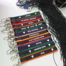 Breloki-smyczki z indywidualnymi napisami