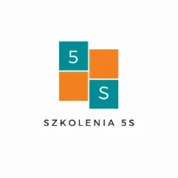 Logo firmy szkoleniowej z elementami graficznymi w postaci pomarańczowych i turkusowych kwadratów, na których umieszczono cyfrę 5 i literę S. Poniżej napis 'SZKOLENIA 5S'.