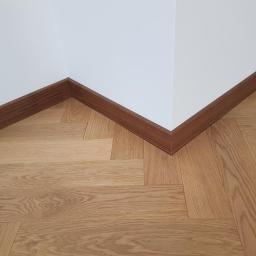 Hoton Design Robert Urbański - Jodelka Alabastro , Jawor , listwa fornirowana orzech amerykański ,realizacja Hoton