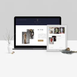 Prezentacja responsywnej strony internetowej showroomu odzieżowego z Bielsko-Białej na laptopie i tablecie, z widoczną nazwą domeny showroomprzekop.pl.