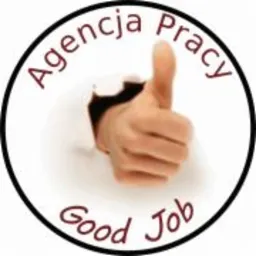 Logo agencji pracy: dłoń z uniesionym kciukiem przebijająca białe tło w czarnym okręgu z napisem 'Agencja Pracy' i 'Good Job' w kolorze bordowym.