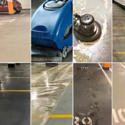 Vitomad - Kolaż zdjęć przedstawiających proces czyszczenia posadzki w garażu podziemnym, widoczne etapy od zabrudzonej powierzchni, poprzez mycie maszyną czyszczącą, aż po umytą i lśniącą podłogę z żółtymi...