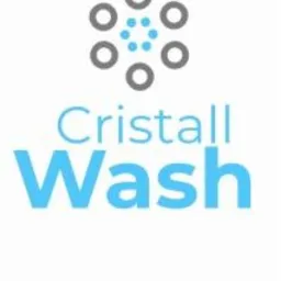 Logo firmy sprzątającej 'Cristall Wash' z graficznym symbolem kółek w odcieniach szarości i błękitu.