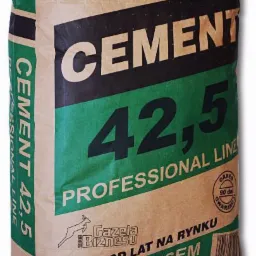 Worek cementu 42,5 Professional Line marki Artcem, z widocznym logo Gazeli Biznesu i informacją o 90-dniowej gwarancji, zapakowany w papierowy, brązowo-zielony worek.