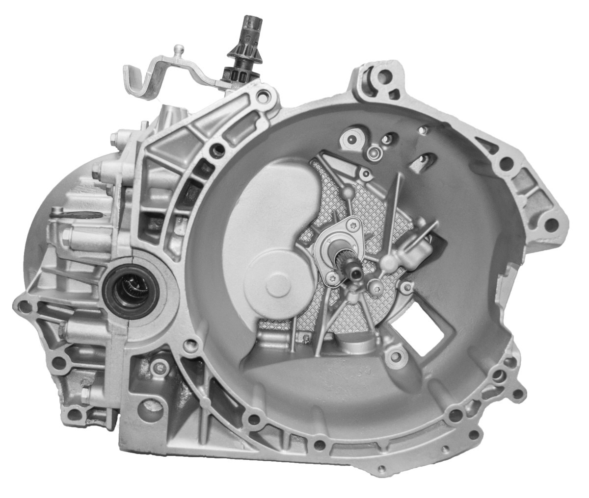 Otwarta obudowa skrzyni biegów w odcieniach szarości, widoczne elementy wewnętrzne i otwory montażowe.