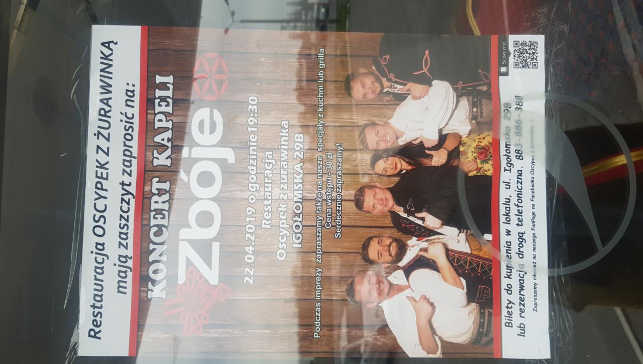Plakat reklamowy koncertu kapeli góralskiej 'Zbóje' w restauracji Oscypek z Żurawinką, informujący o dacie, godzinie i cenie wstępu, z wizerunkiem zespołu w strojach regionalnych.