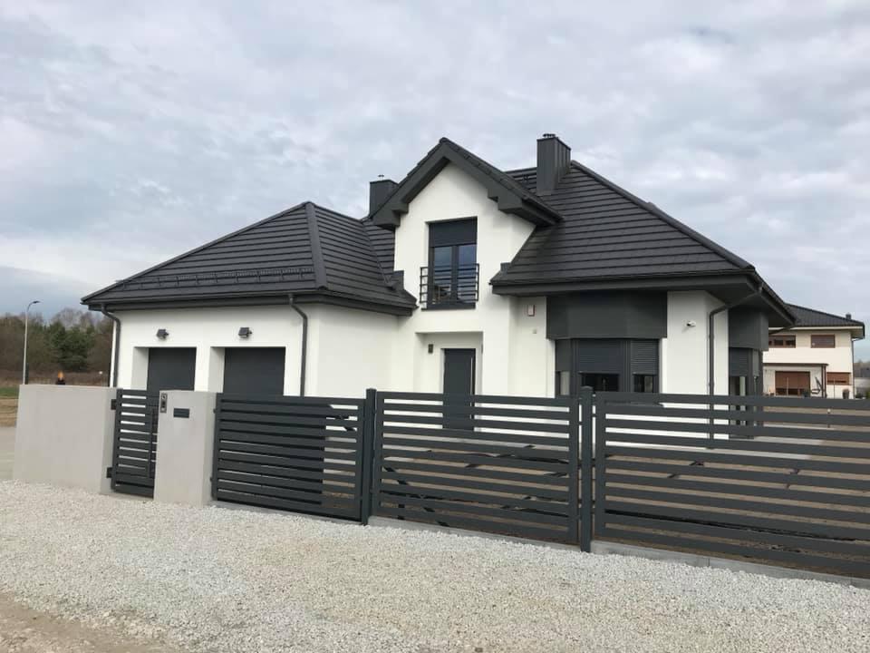 Komplet spójnej stolarki okienno - drzwiowej