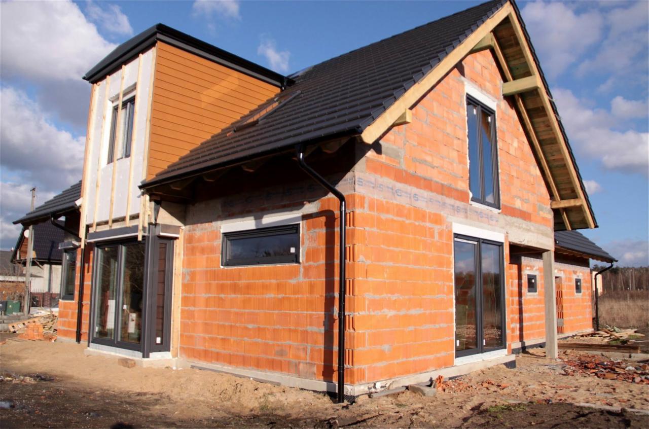 Dom z wykuszem w salonie