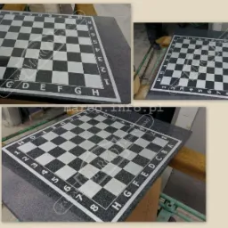 granitowy blacik na maszynę do szycia z wypiaskowaną szachownicą