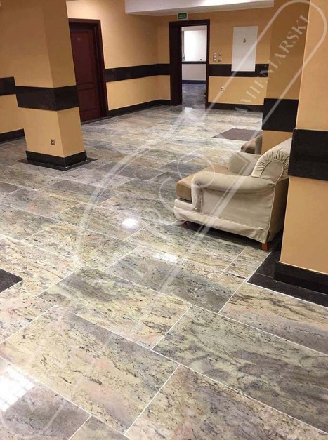 posadzka cięta z płyt granitowych, istanieje możliwość zamówienia gotowych płytek granitowych