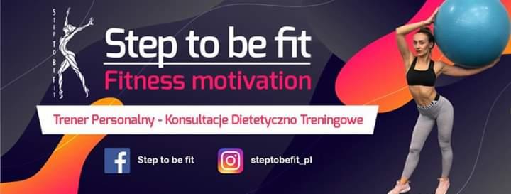 Grafika reklamowa Step to be fit z kobietą trzymającą niebieską piłkę do ćwiczeń, promująca konsultacje dietetyczno-treningowe i usługi personalnego trenera, z logotypami Facebooka i Instagrama.