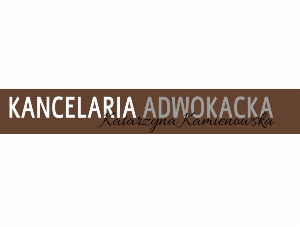 Logo Kancelarii Adwokackiej Katarzyna Kamienowska na brązowym tle.