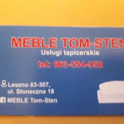 Wizytówka firmy MEBLE TOM-STEN oferującej usługi tapicerskie, z numerem telefonu i adresem w Lesznie, na niebieskim tle z czerwonymi napisami i ikoną sofy.