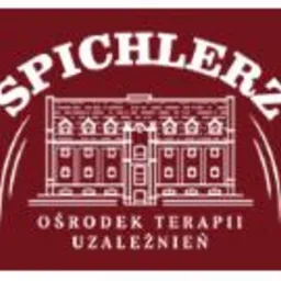 Logo ośrodka terapii uzależnień 'Spichlerz' na bordowym tle, z stylizowanym rysunkiem budynku w kolorze białym.