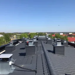 Wentylacja budynku wielokondygnacyjnego mieszkalnego. Zastosowany autem higroskopijny - wentylacja mechaniczna wywiewna.