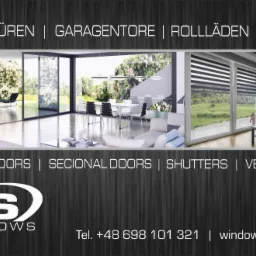 Kompozycja prezentująca okna, drzwi, bramy garażowe i osłony okienne w nowoczesnych aranżacjach wnętrz z widokiem na zewnątrz, logo firmy KFS Windows w dolnej części.