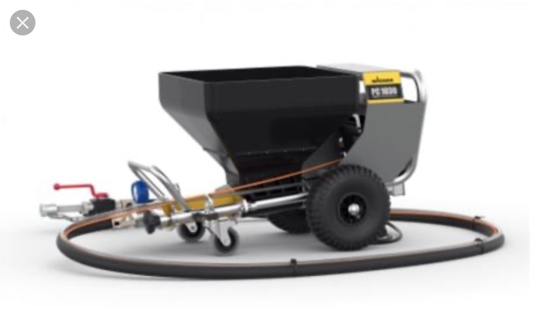 Agregat do natrysku gładzi i farb Wagner PC 9830 na białym tle, widoczne koła, zbiornik i przewody.