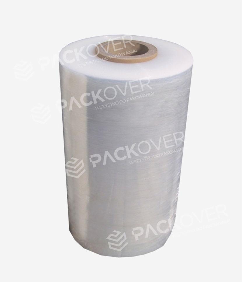 Rolka transparentnej folii stretch z tekturową tuleją wewnątrz, na jasnym tle, widoczne logo firmy PACKOVER.