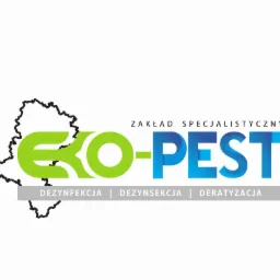Logo firmy specjalizującej się w usługach DDD: EKO-PEST, z zielonym napisem EKO i niebieskim PEST, pod napisem szary pasek z tekstami: dezynfekcja, dezynsekcja, deratyzacja.