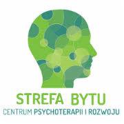 Zielona grafika profilu głowy z abstrakcyjnym wzorem w odcieniach zieleni, poniżej napis 'STREFA BYTU CENTRUM PSYCHOTERAPII I ROZWOJU'.