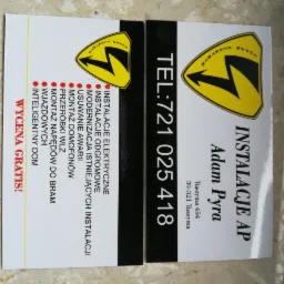 Wizytówka firmy Instalacje AP Adam Pyra z numerem telefonu 721 025 418, oferującej instalacje elektryczne, odgromowe, modernizację, usuwanie awarii, montaż domofonów, przeróbki WLZ, montaż napędów...