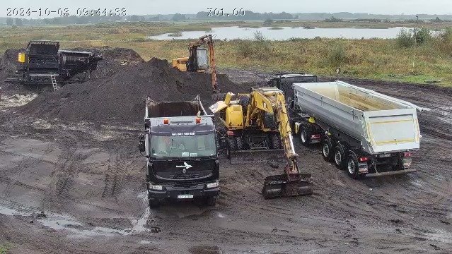 Nasze pojazdy i koparki i przesiewacz ziemi z lewej 2024