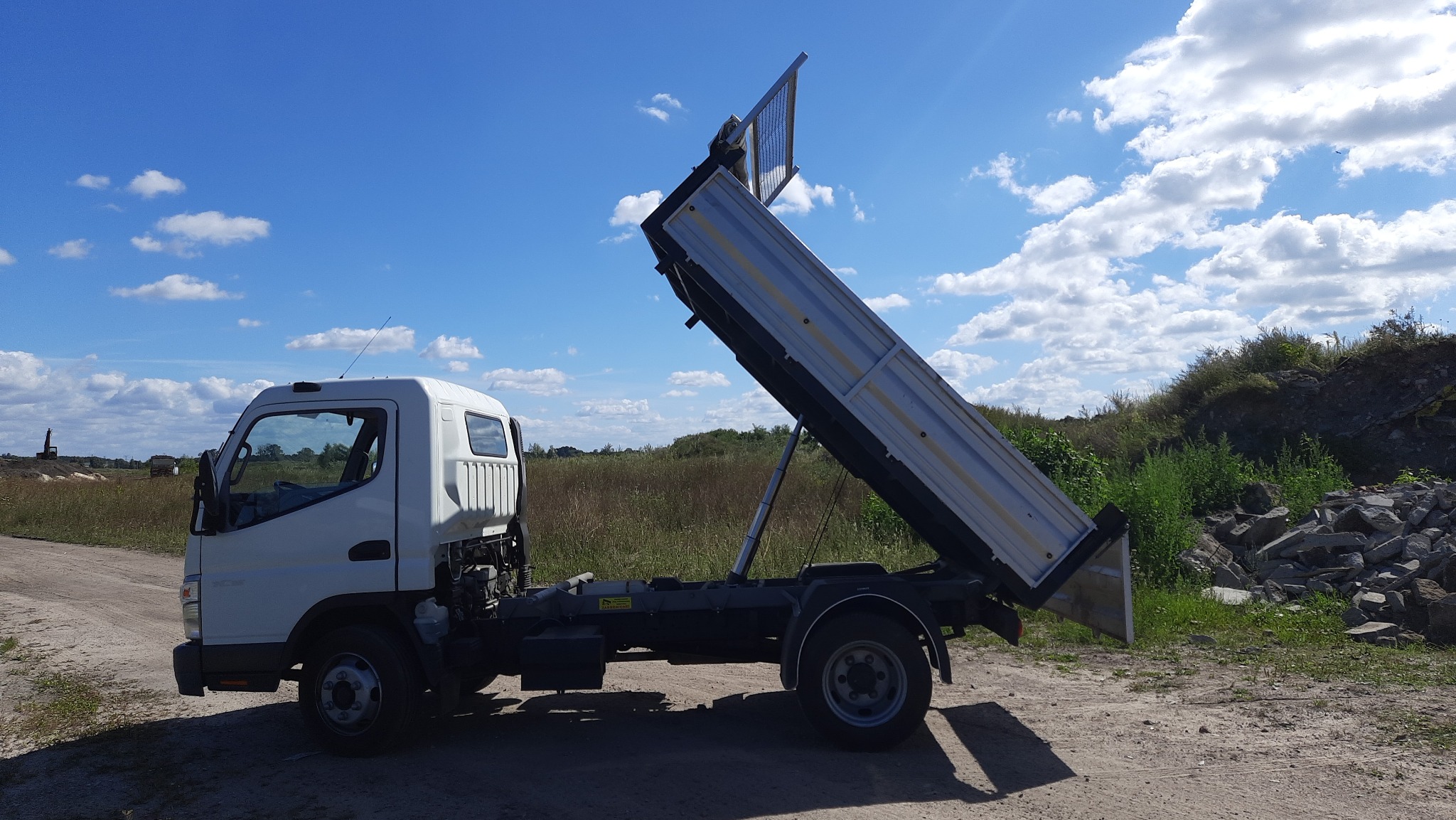 Wywrotka 5t . Zwinny max krótki i wąski w swojej klasie. Działki ROD wąskie uliczki. Długość 590cm szer 215cm