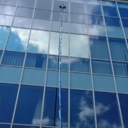 Wysokościowe mycie okien i fasad szklanych